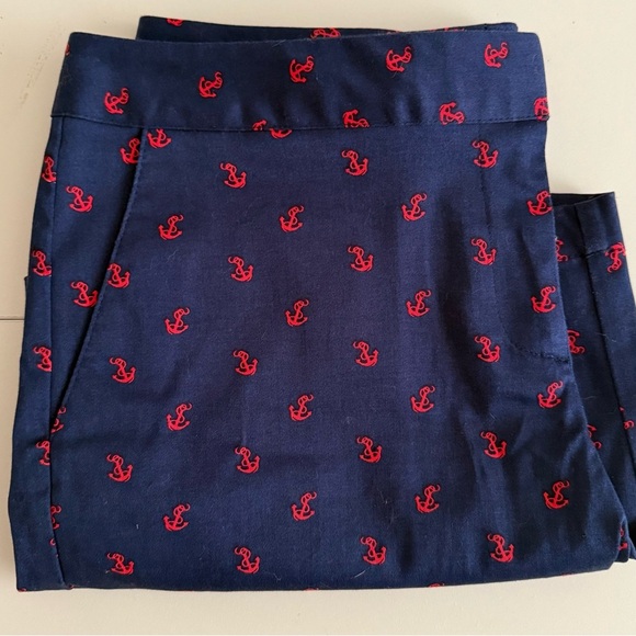 IZOD Women’s Classic Navy Blue Red Anchor Mid-Length Shorts Casual Preppy - Picture 2 of 4